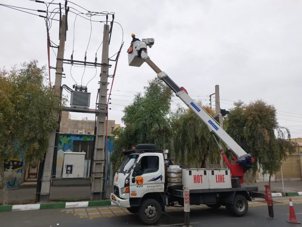 تعویض ۳۳۰ چراغ پرمصرف معابر پردیسان قم با چراغ‌های کم‌مصرف LED