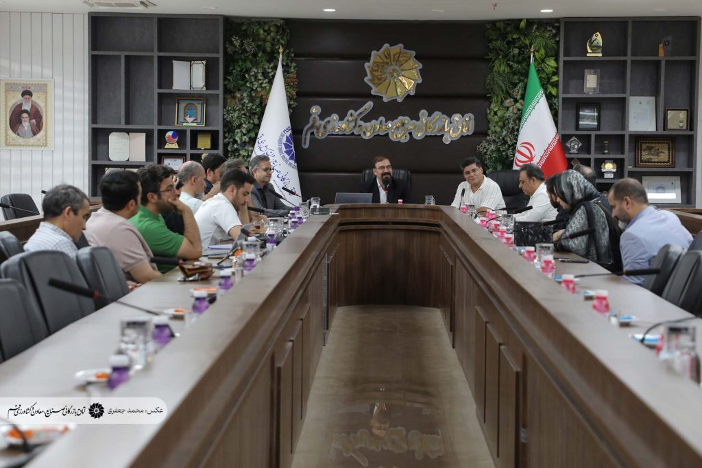 بررسی مشوق‌ها و الزامات احداث نیروگاه‌های خورشیدی در واحدهای صنعتی