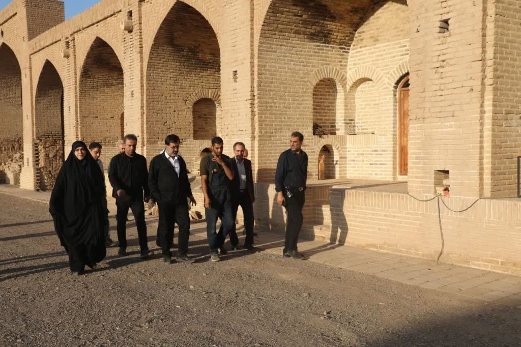 پیگیری تسهیلات بانکی برای ساماندهی پرورش شتر در قم