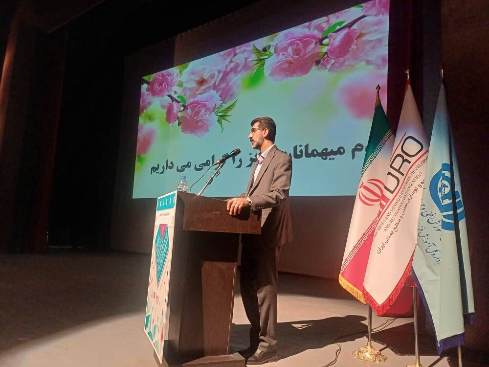 گوهرتراشی به یکی از پیشران‌های صادرات غیرنفتی قم تبدیل شود