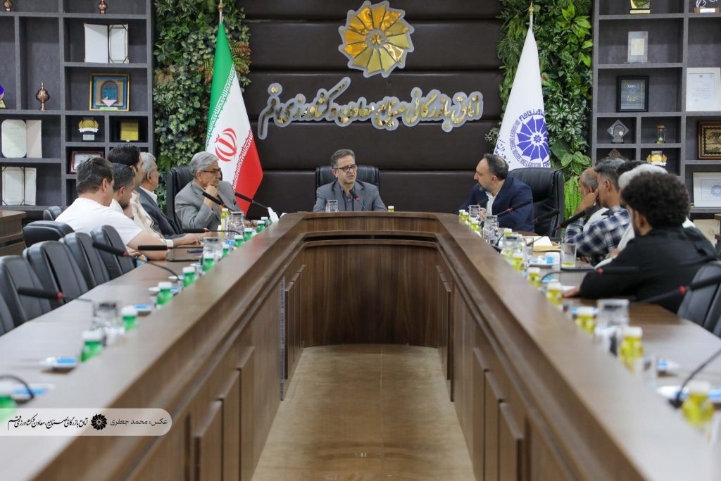 تکمیل زنجیره ارزش؛ ضرورت توسعه صنعت چوب و مبلمان قم